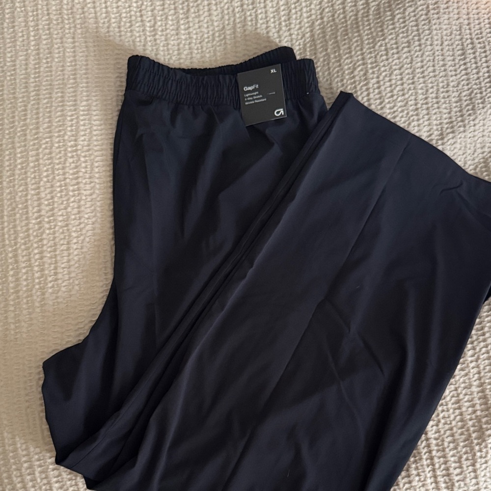 Women’s GapFit Tech High Rise Split-Hem Pants